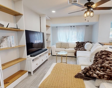 5426 S College Avenue - Photo Thumbnail 8