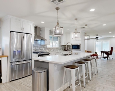 5426 S College Avenue - Photo Thumbnail 1