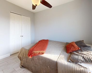 5426 S College Avenue - Photo Thumbnail 17