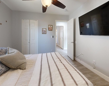 5426 S College Avenue - Photo Thumbnail 14