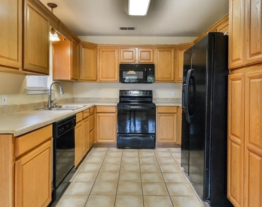 2733 Melissa Lane - Photo Thumbnail 12
