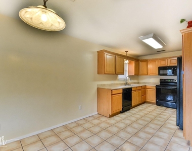 2733 Melissa Lane - Photo Thumbnail 6