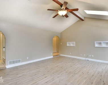 2733 Melissa Lane - Photo Thumbnail 5