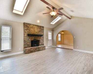 2733 Melissa Lane - Photo Thumbnail 3