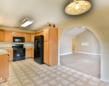 2733 Melissa Lane - Photo Thumbnail 8