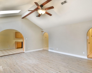 2733 Melissa Lane - Photo Thumbnail 4