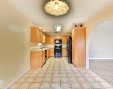 2733 Melissa Lane - Photo Thumbnail 7