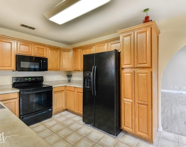 2733 Melissa Lane - Photo Thumbnail 9