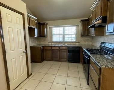 3016 Queenston Avenue - Photo Thumbnail 15