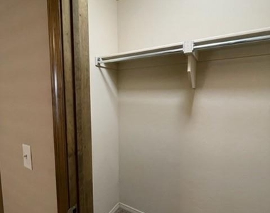 3016 Queenston Avenue - Photo Thumbnail 7
