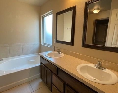 3016 Queenston Avenue - Photo Thumbnail 29
