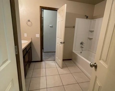 3016 Queenston Avenue - Photo Thumbnail 8