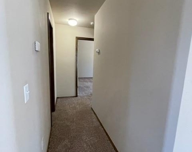 3016 Queenston Avenue - Photo Thumbnail 19