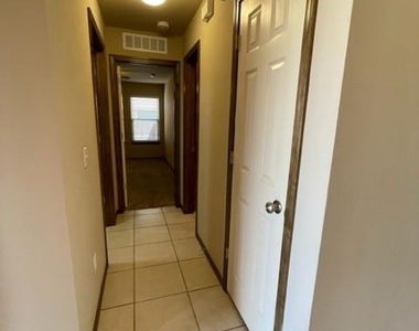 3016 Queenston Avenue - Photo Thumbnail 3