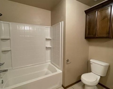 3016 Queenston Avenue - Photo Thumbnail 11
