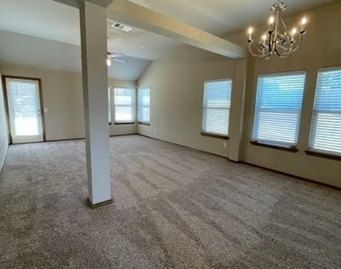 3016 Queenston Avenue - Photo Thumbnail 13