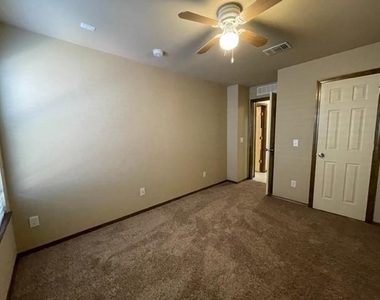 3016 Queenston Avenue - Photo Thumbnail 6