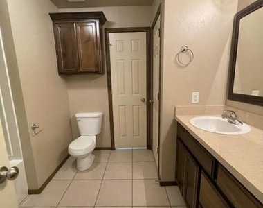 3016 Queenston Avenue - Photo Thumbnail 9