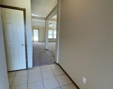 3016 Queenston Avenue - Photo Thumbnail 2