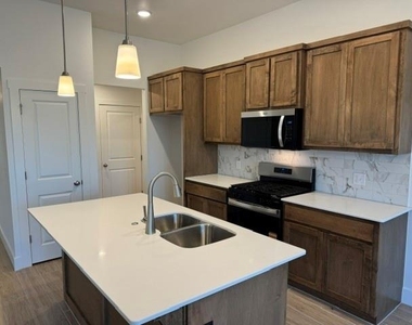 16104 Wolf Creek Way - Photo Thumbnail 6