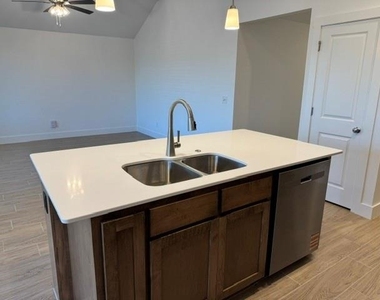 16104 Wolf Creek Way - Photo Thumbnail 9