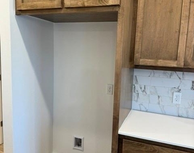 16104 Wolf Creek Way - Photo Thumbnail 10