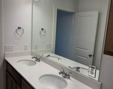 16104 Wolf Creek Way - Photo Thumbnail 18