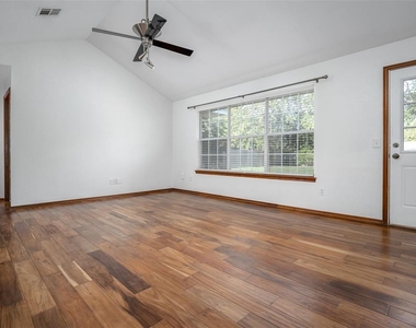 424 Crest Place - Photo Thumbnail 2
