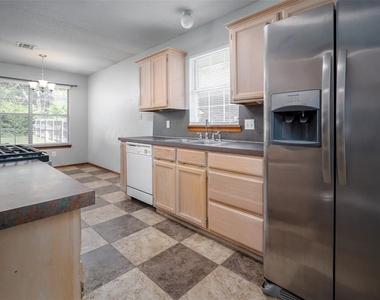 424 Crest Place - Photo Thumbnail 6