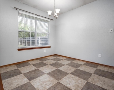 424 Crest Place - Photo Thumbnail 14
