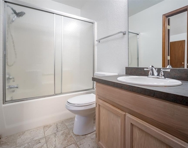 424 Crest Place - Photo Thumbnail 12