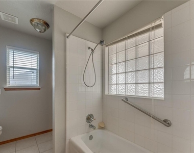 1004 Sw 127th Place - Photo Thumbnail 33