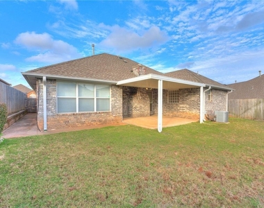 1004 Sw 127th Place - Photo Thumbnail 4