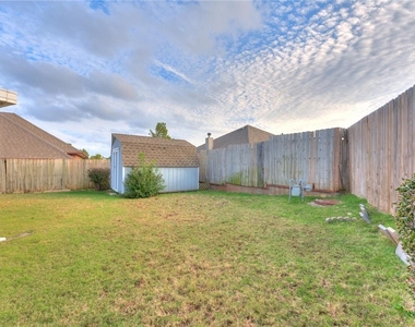 1004 Sw 127th Place - Photo Thumbnail 3