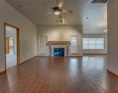 1004 Sw 127th Place - Photo Thumbnail 13