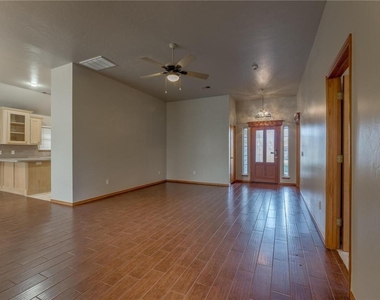 1004 Sw 127th Place - Photo Thumbnail 15