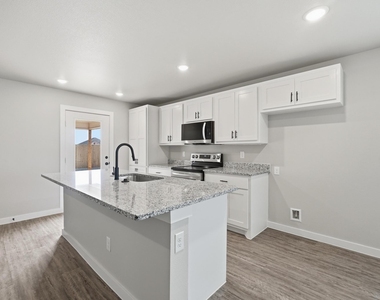 426 Elmont Street - Photo Thumbnail 6