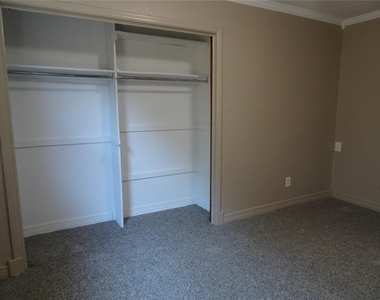 600 Oak Creek Drive - Photo Thumbnail 16
