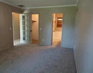 600 Oak Creek Drive - Photo Thumbnail 18