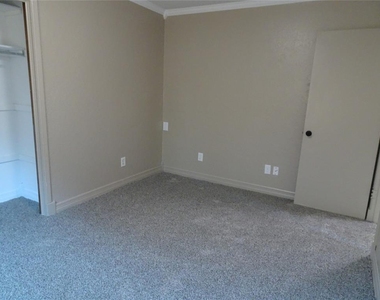 600 Oak Creek Drive - Photo Thumbnail 15