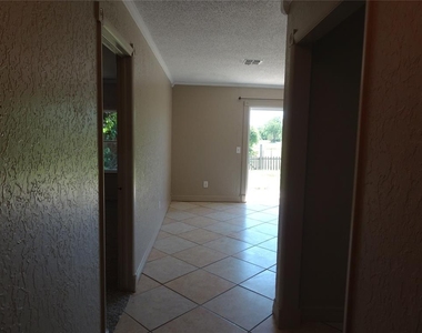 600 Oak Creek Drive - Photo Thumbnail 2