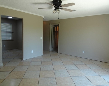 600 Oak Creek Drive - Photo Thumbnail 4