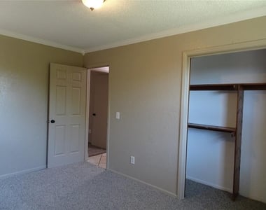 600 Oak Creek Drive - Photo Thumbnail 11