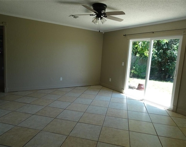 600 Oak Creek Drive - Photo Thumbnail 6