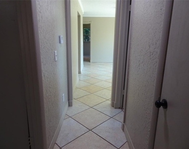 600 Oak Creek Drive - Photo Thumbnail 13