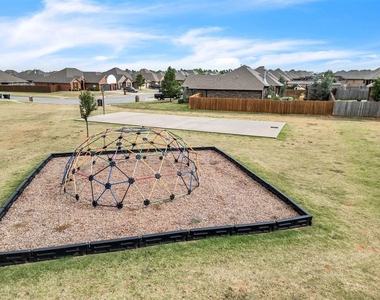 709 Bobcat Trail - Photo Thumbnail 35
