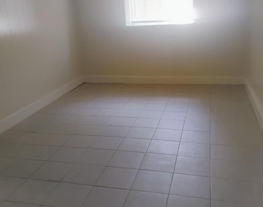 1426 Shorecrest Drive - Photo Thumbnail 7