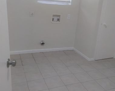 1426 Shorecrest Drive - Photo Thumbnail 6