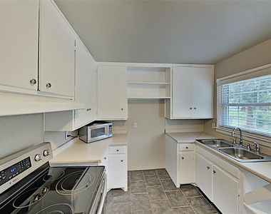 2817 Clermont Place - Photo Thumbnail 5