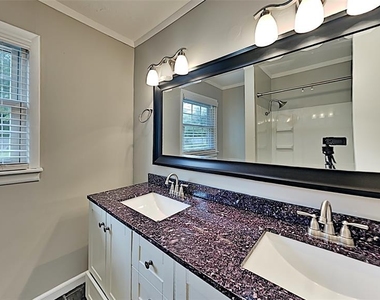 2817 Clermont Place - Photo Thumbnail 9